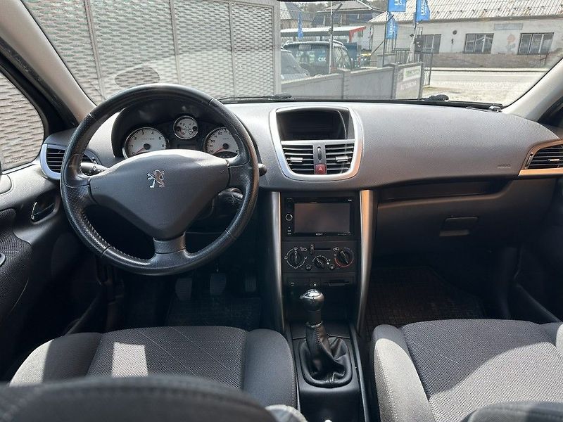 Peugeot 207 1.6i 88kW - fotka 12 z 15