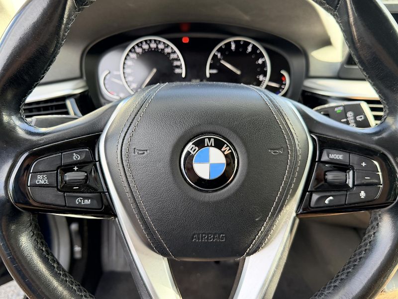 BMW Řada 5 (2017) G31, krásný stav - fotka 22 z 26