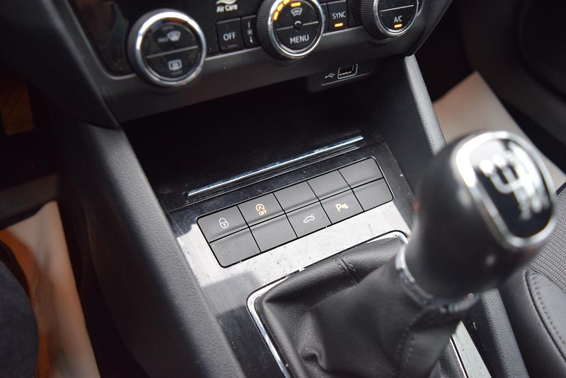 Škoda Octavia (2018) 1.5TSI 110kwSTYLE FULL LED TAŽ - fotka 23 z 50