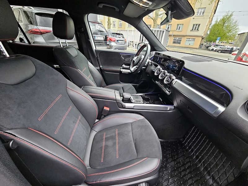 Mercedes-Benz GLB 200d 4M AMG 7míst - fotka 30 z 48