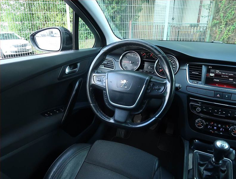 Peugeot 508 (2014) Allure 2.0 HDi, Navi, Tempomat - fotka 7 z 23