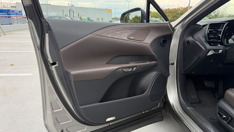 Lexus RX 450h plus 450H+ 2,5 PHEV LUXURY PANORAMI - fotka 8 z 31
