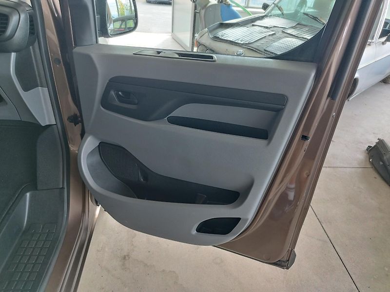 Citroën SpaceTourer (2017) 2,0HDI,130KW,AUTOMAT,9MÍST,TAŽ - fotka 19 z 35