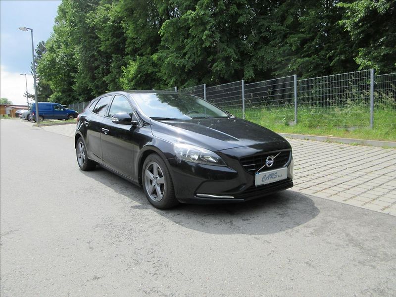Volvo V40 1,6 D D2, 84Kw, Klima, park.sy - fotka 5 z 28