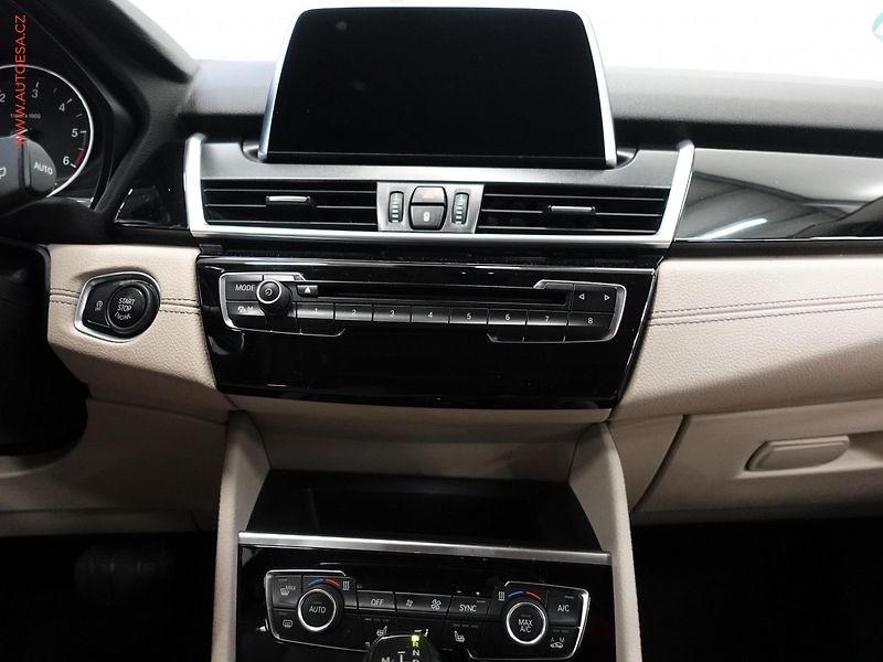 BMW Řada 2 (2017) 2.0d 220d xDrive, AT, navi - fotka 13 z 22