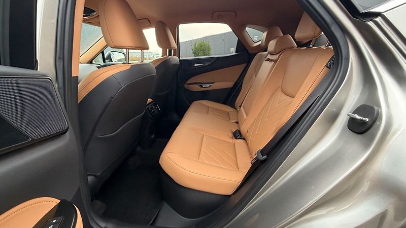 Lexus NX 350h 350H HEV PRESTIGE PLUS TECH - fotka 19 z 24