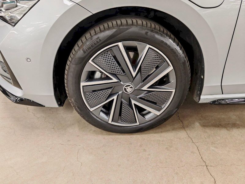 Škoda Superb (2025) iV 1.5 TSI 150 kW DSG Sportlin - fotka 34 z 34
