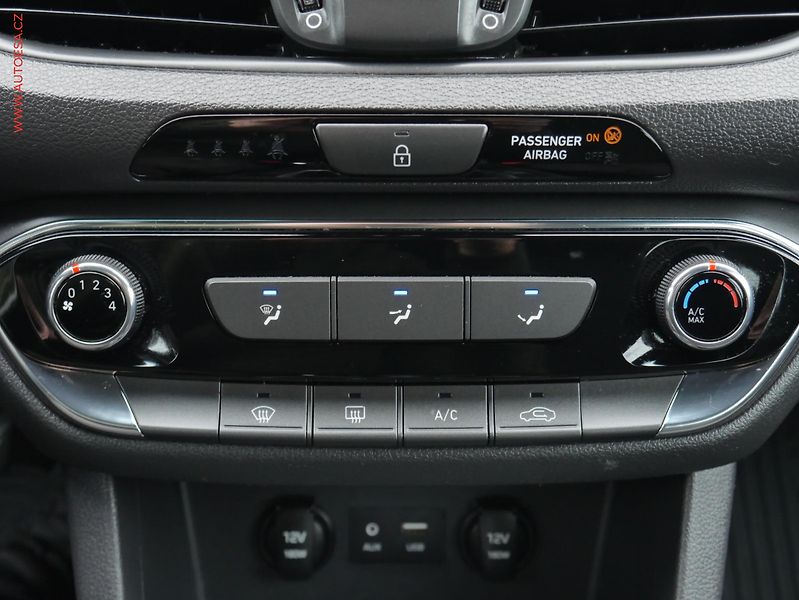Hyundai i30 (2018) 1.4T-GDi, 2.maj,ČR, AC, park - fotka 16 z 21