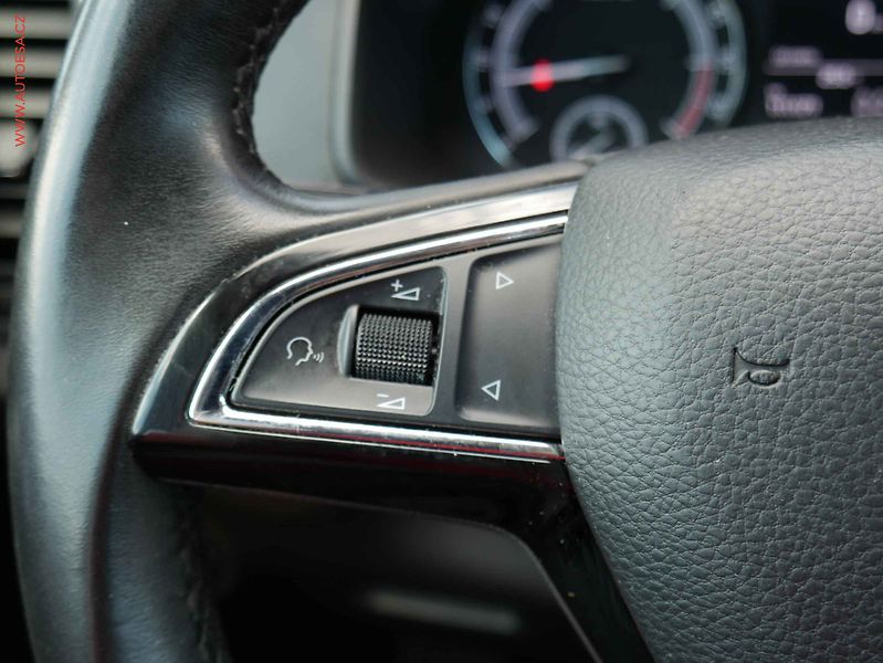Škoda Karoq (2018) 1.6 TDi, ČR, LED, AC, TZ - fotka 14 z 19