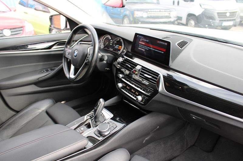 BMW Řada 5 (2019) 520d SPORT X-DRIVE LED KŮŽE - fotka 14 z 18