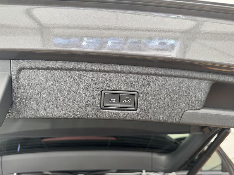 Volkswagen Touareg 3.0Tdi*1-MAJ*DPH*R-LINE*HUD* - fotka 16 z 47