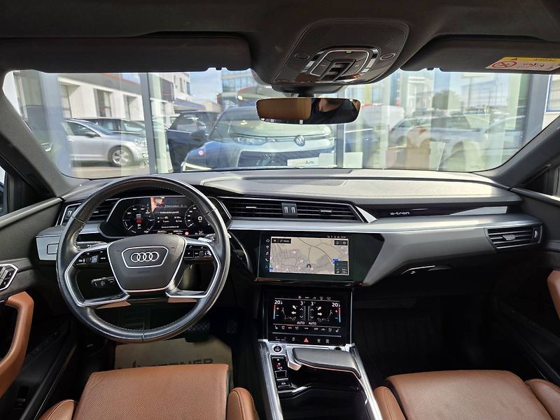 Audi e-tron (2021) Quattro 300kW Advanced - fotka 16 z 48