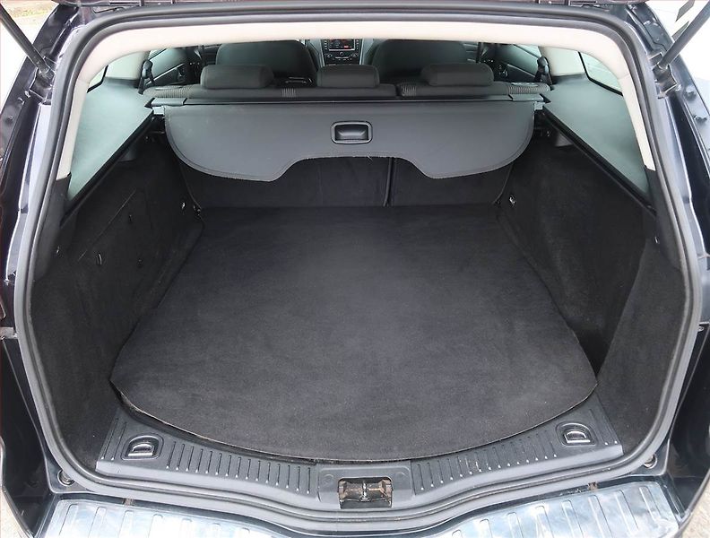 Ford Mondeo (2011) 2.0 TDCi, Navi, Tempomat - fotka 14 z 17