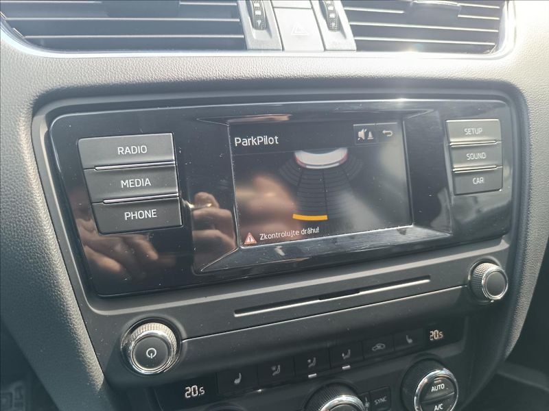 Škoda Octavia 1,6 TDi Style - fotka 14 z 18