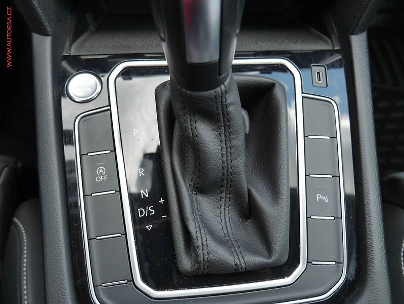 Volkswagen Passat (2020) 2.0TDi, ČR, Elegance, DSG - fotka 20 z 21