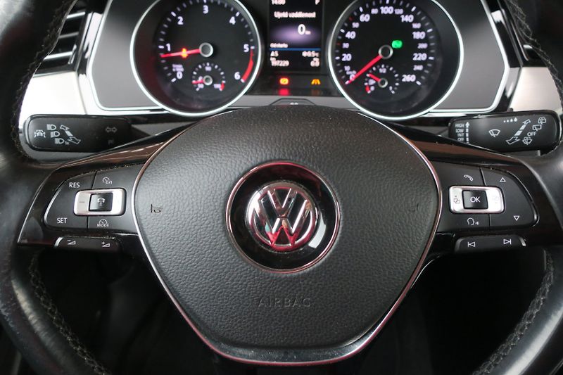 Volkswagen Passat (2017) 2.0TDI 140kW 4MOT DSG Highline - fotka 20 z 49