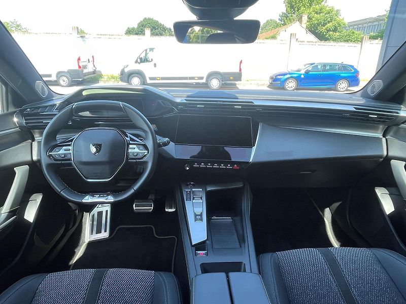 Peugeot 308 (2024) GT 1,2 PureTech 130k EAT8 - fotka 2 z 7