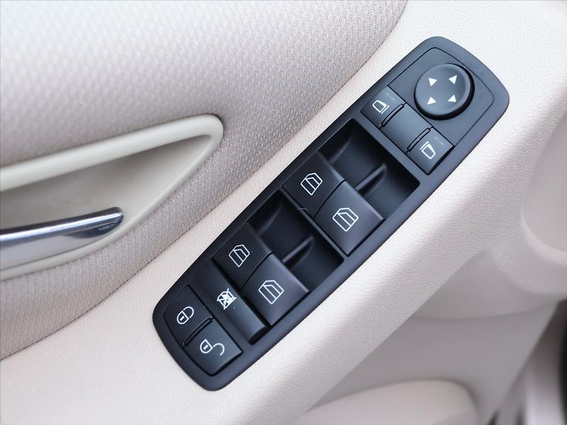 Mercedes-Benz Třídy B 2,0 180CDI CZ Klima Xenon - fotka 14 z 25