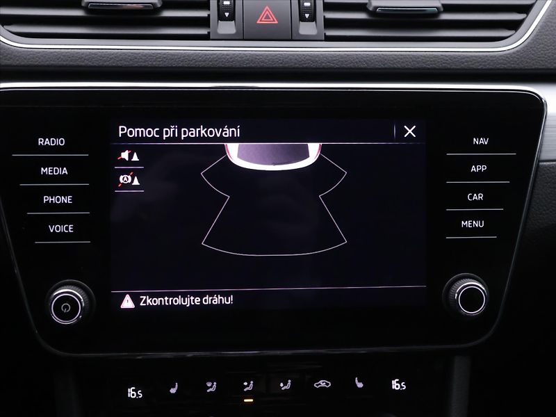 Škoda Superb 2,0 TDI 110kW DSG CZ 1.Maj DPH - fotka 22 z 31