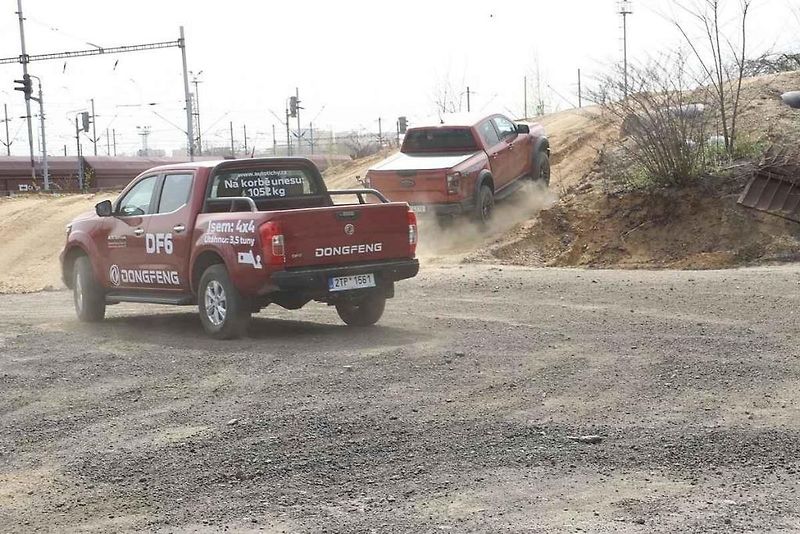 Ford Ranger Raptor versus Dongfeng DF6.