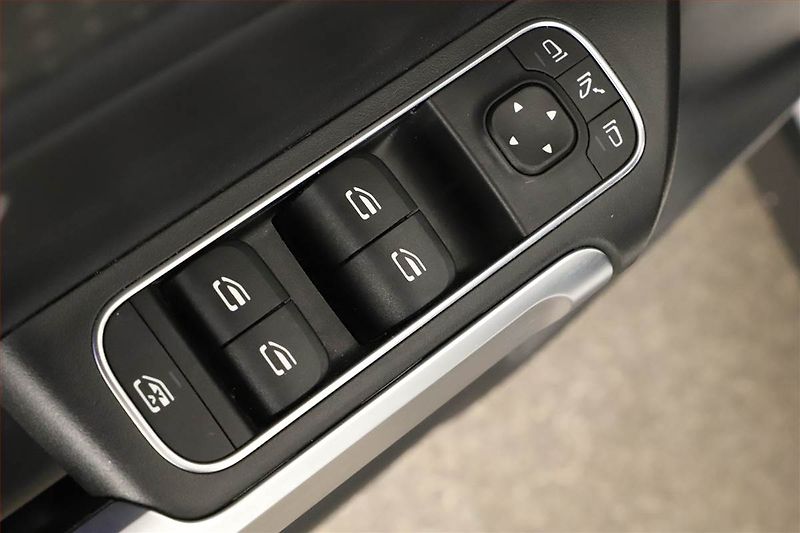 Mercedes-Benz GLB (2024) 200 d 4MATIC - fotka 9 z 20
