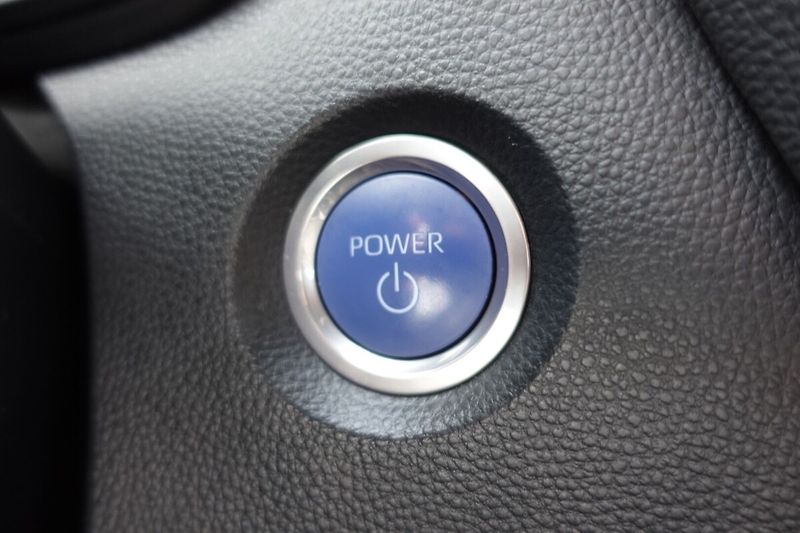 Toyota Corolla 1,8 HEV Active Business TS - fotka 26 z 28