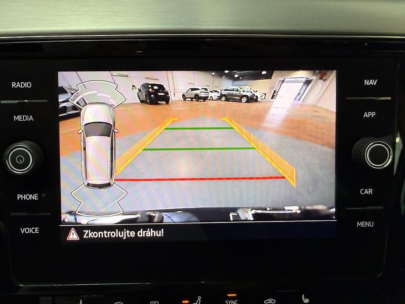 Volkswagen Passat 2.0 TDI 140kW BMT DSG Elegance - fotka 8 z 13