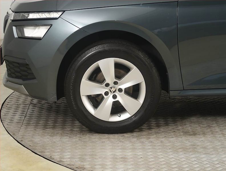 Škoda Kamiq (2021) Ambition Plus 1.0 TSI - fotka 14 z 17