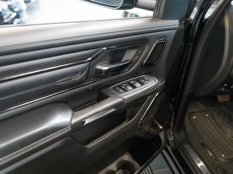 Dodge RAM (2022) 5.7 Limited Night Edition 22 - fotka 16 z 42