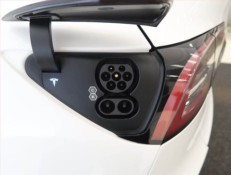 Tesla Model Y (2021) Long Range AWD 75kWh, SoH 91% - fotka 32 z 33