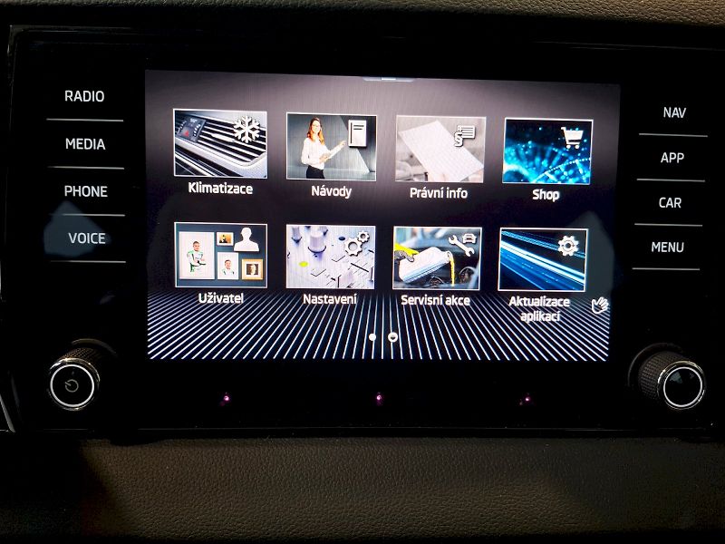 Škoda Karoq (2024) SELECTION TD 85/2.0 M6F - fotka 40 z 47