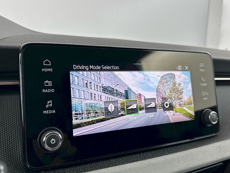 Škoda Kamiq (2025) DSG 1.0TSI 85kW Top Selection - fotka 12 z 32