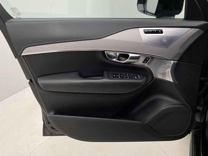Volvo XC90 T8 AWD RECHARGE R-DESIGN 7míst - fotka 7 z 54