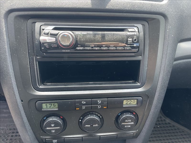 Škoda Octavia 2,0 TDi 103kw BKD Klimatronic - fotka 17 z 35