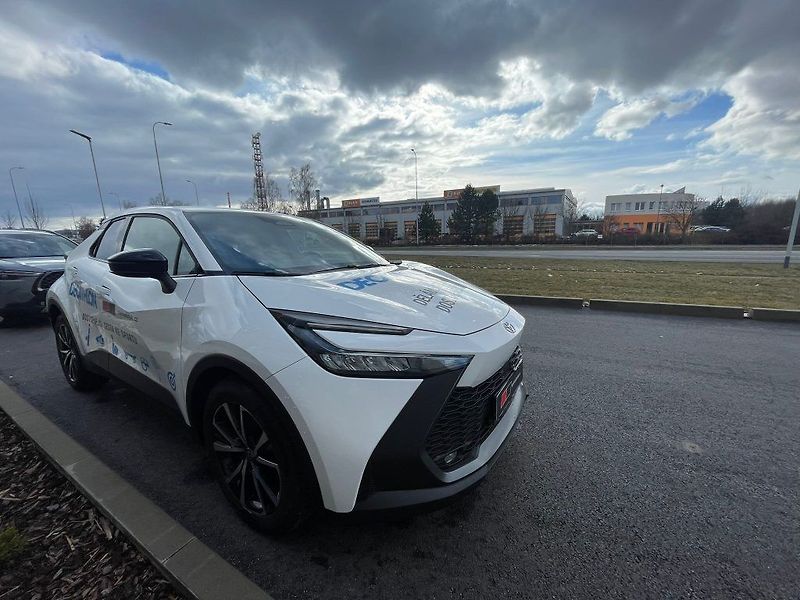 Toyota C-HR 1.8 Hybrid automat 140HP Style - fotka 9 z 23