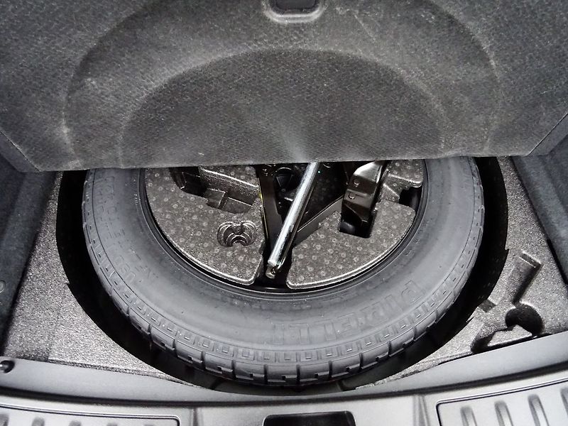 Land Rover Range Rover Evoque 2.0D 150 AWD A/T Kamera - fotka 25 z 31
