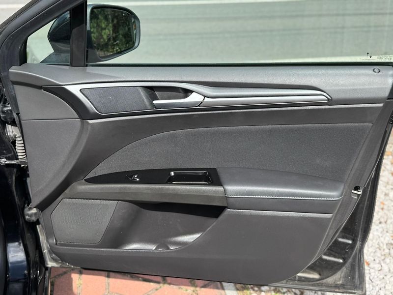Ford Mondeo 2.0 Titan. 140kW  ČR 1.MAJ.DPH - fotka 23 z 27