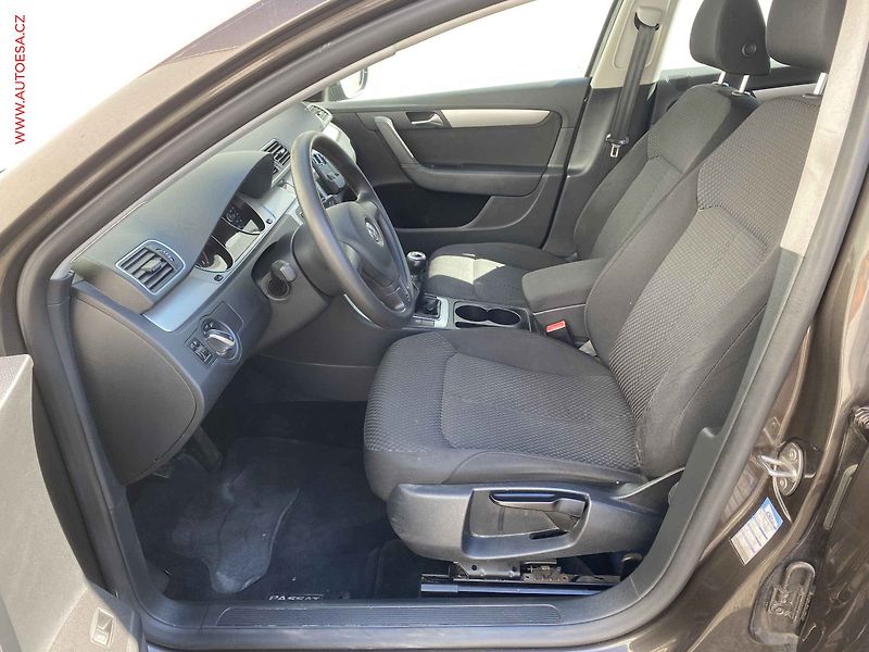 Volkswagen Passat (2012) 1.4 TSi, Trendline, +kola - fotka 9 z 16