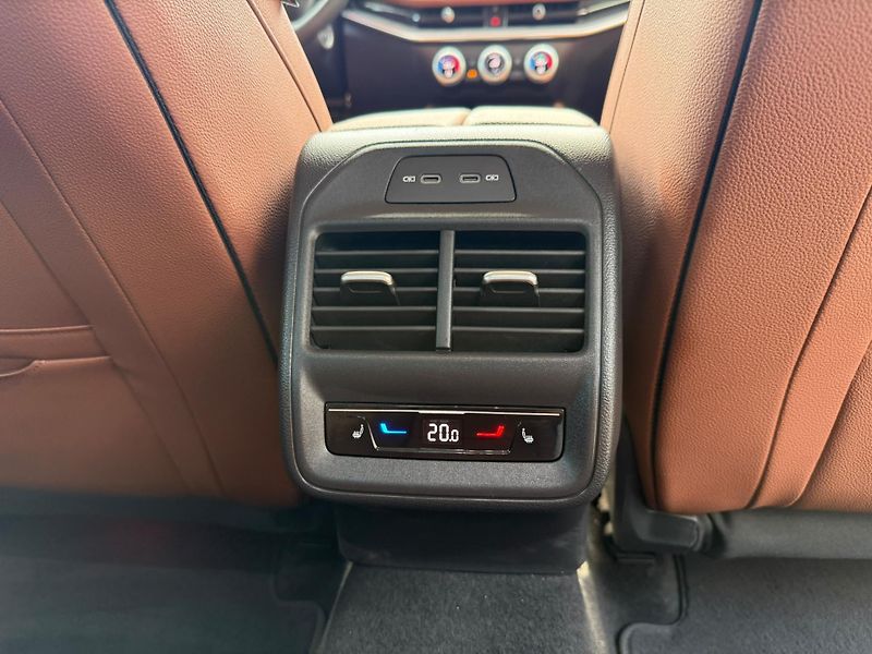 Škoda Superb L&K 2.0 TDI 142kw DSG 4x4 - fotka 24 z 28