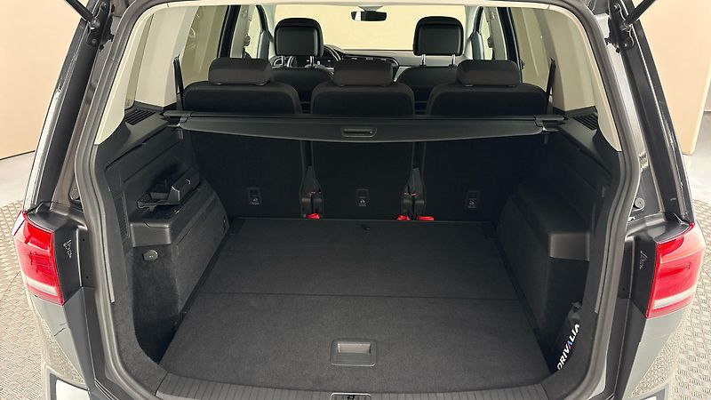 Volkswagen Touran 2.0 TDI DSG Comfortline - fotka 17 z 27
