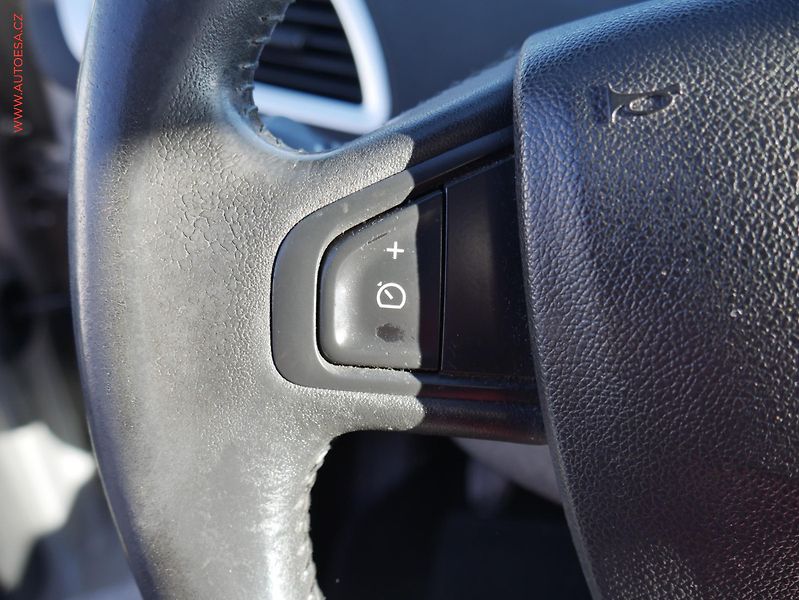 Renault Scénic (2009) 1.9 DCi, AAC, tempo - fotka 14 z 17