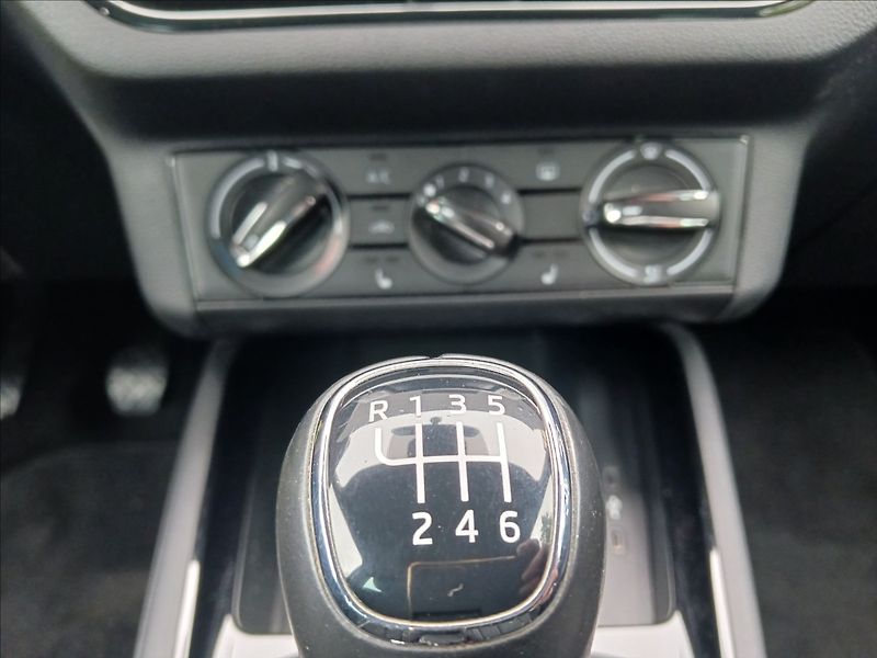 Škoda Scala 1,0 TSI 81 kW AMBITION - fotka 15 z 20