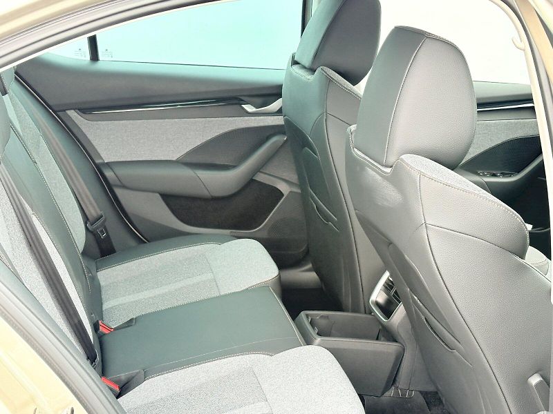 Škoda Octavia (2024) DSG 2.0 TDI / 110 kW / TOP SEL - fotka 24 z 31