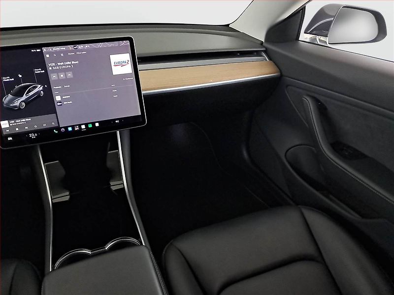 Tesla Model 3 (2019) Long Range 4WD 78kWh, SoH 83% - fotka 8 z 28