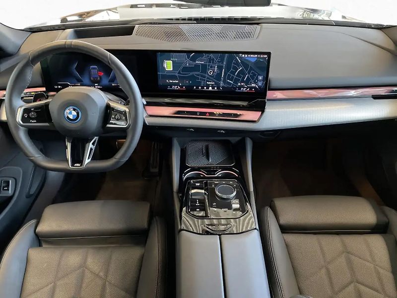 BMW i5 xDrive40 M-Sport Park/Driv Pro - fotka 9 z 10