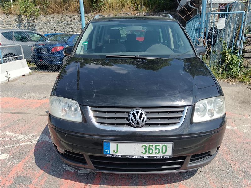 Volkswagen Touran 1,9 TDi Highline - fotka 2 z 21