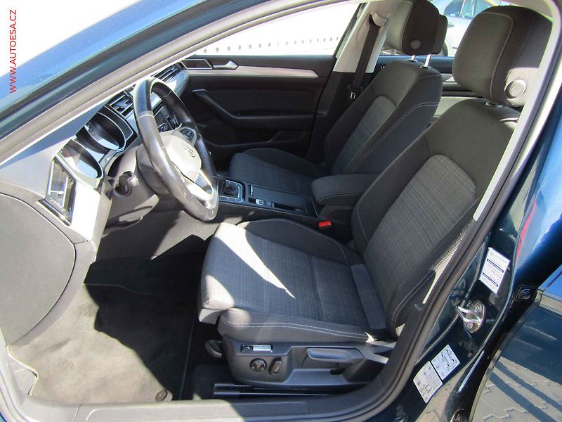 Volkswagen Passat (2020) 1.5 TSi, ČR, LED, park.čidla - fotka 9 z 20