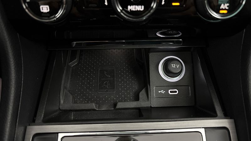 Škoda Superb 2.0 TDI DSG 4x4 Style Combi - fotka 24 z 31