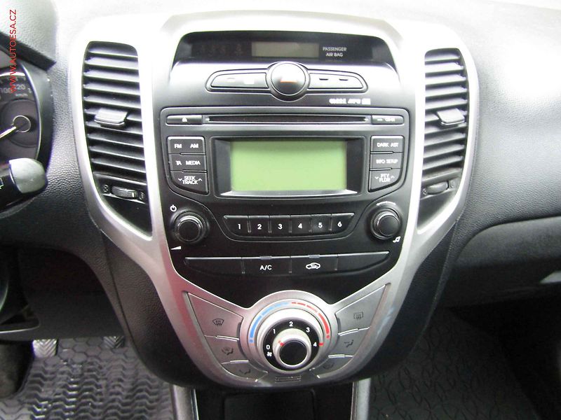 Hyundai ix20 (2015) 1.4 CVVT, ČR, AC, TZ - fotka 12 z 16