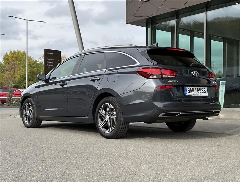 Hyundai i30 1,0 T-GDI DCT  WG Family Smart - fotka 2 z 25